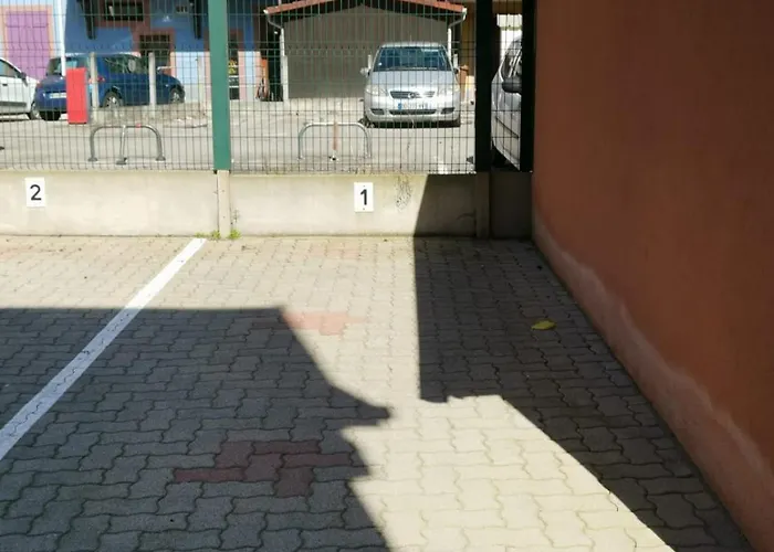 Au Petit Vauban 2 & Parking アパート *